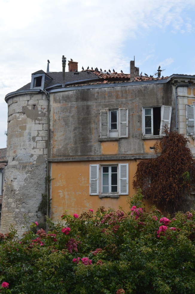 Shabby façades in Niort only add to the charm of the city